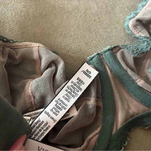 Victoria's Secret Lace Underwire Bra in Sage Green - Picture 2 of 4